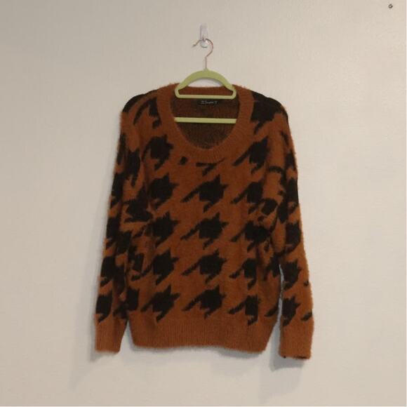 Simplee Brown Houndstooth Fuzzy Oversized Sweater Sz S - Picture 2 of 12